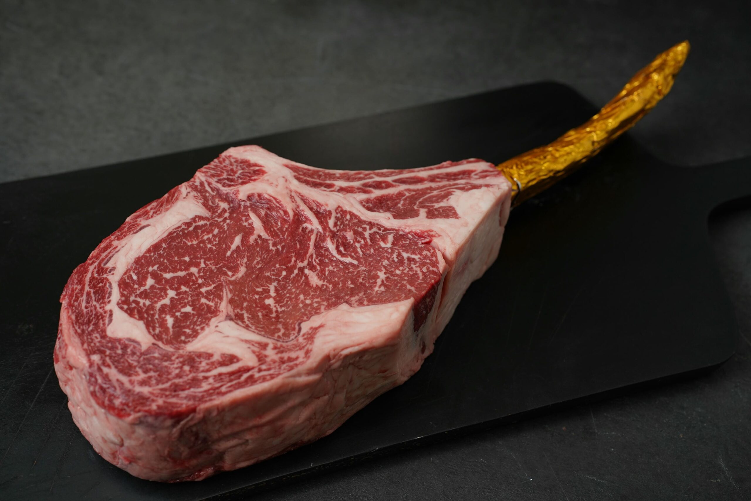 Wagyu Tomahawk 9+